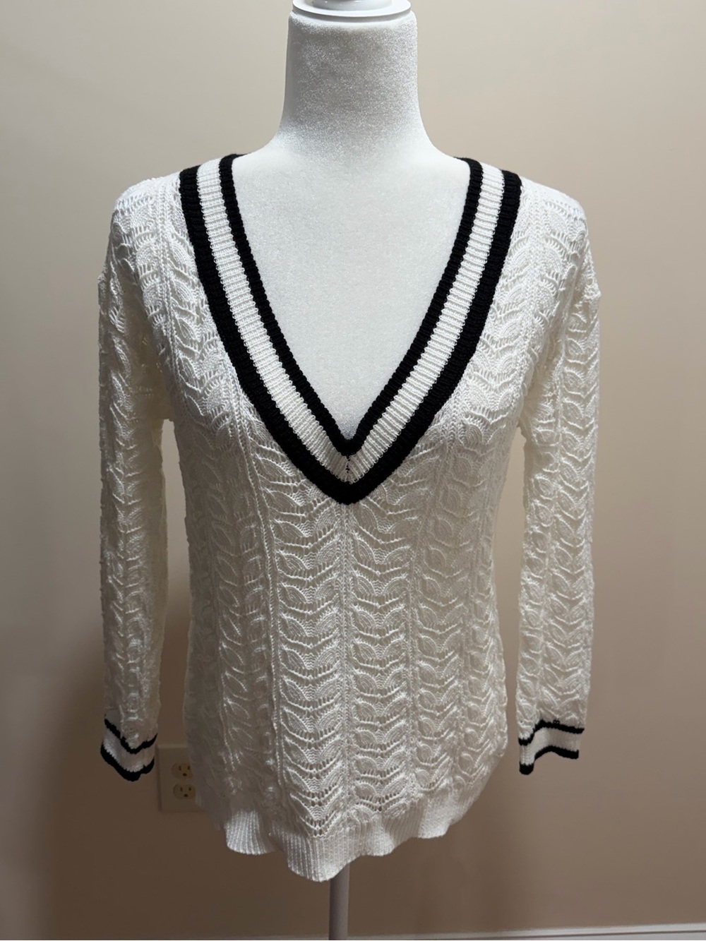 NWT Flat White Anthropologie White w Black Pointelle V Neck Sweater XXS